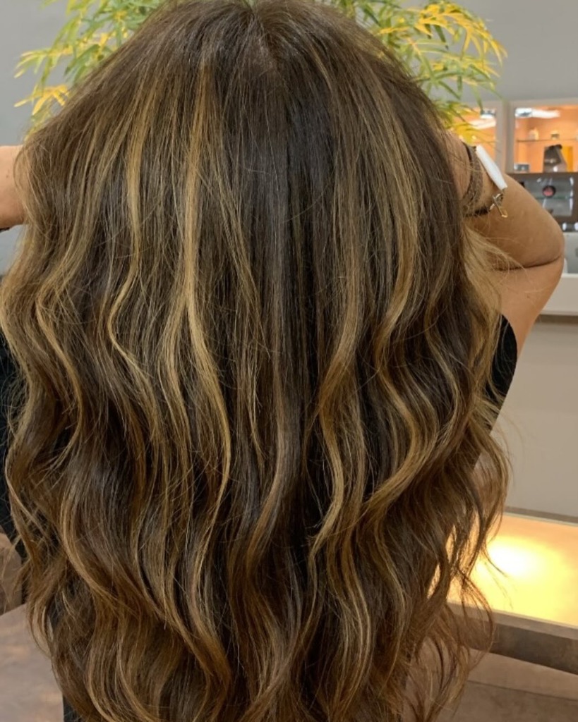 Nuances de caramelo e mel com textura natural Maison Norrah