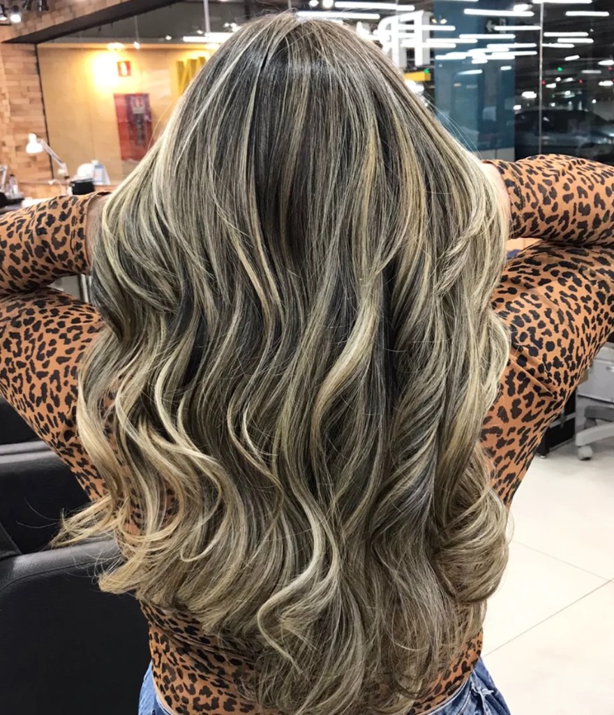 Loiro contour com ondas glamourosas Maison Norrah